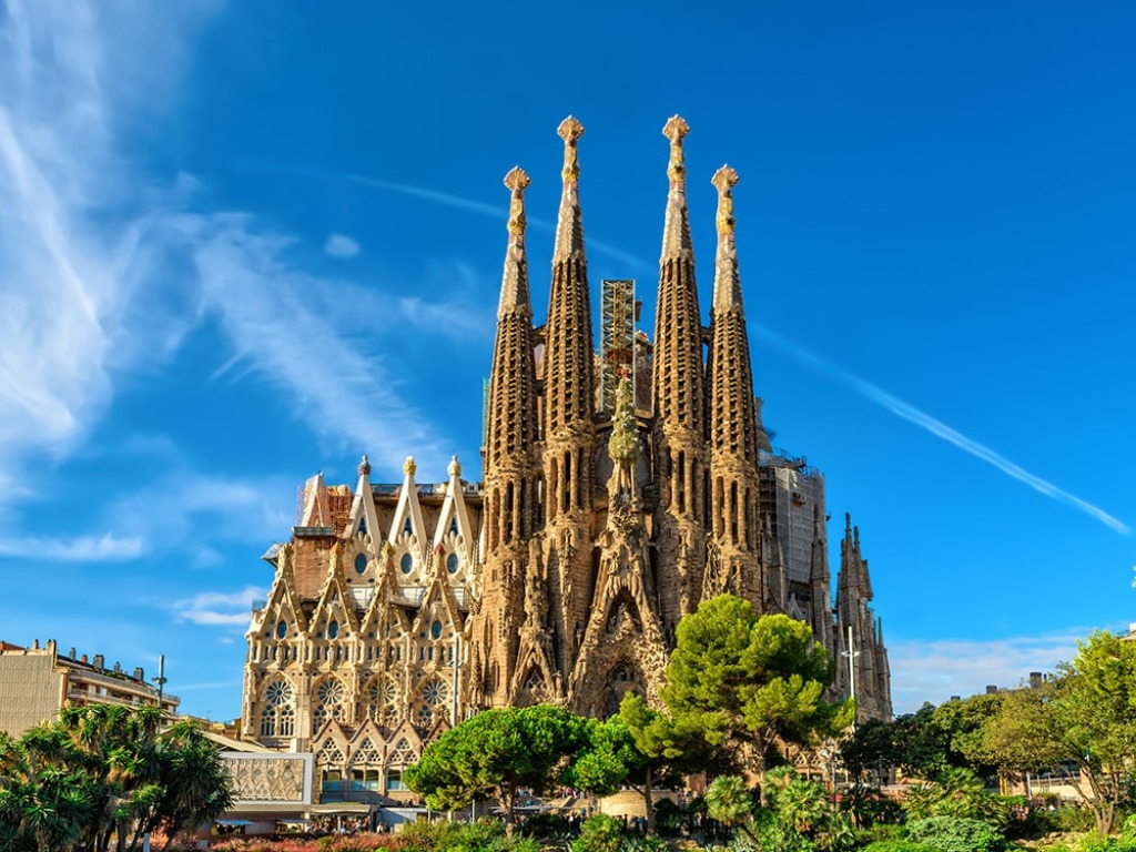 sagrada familia 25 археологических и архитектурных чудес Европы